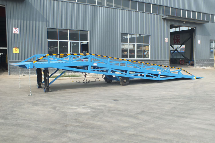 成都移動(dòng)式登車(chē)橋使用方法