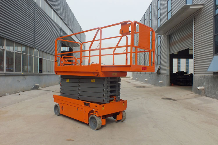 成都移動剪叉升降機(jī)適合室內(nèi)外高空安裝改造作業(yè)使用